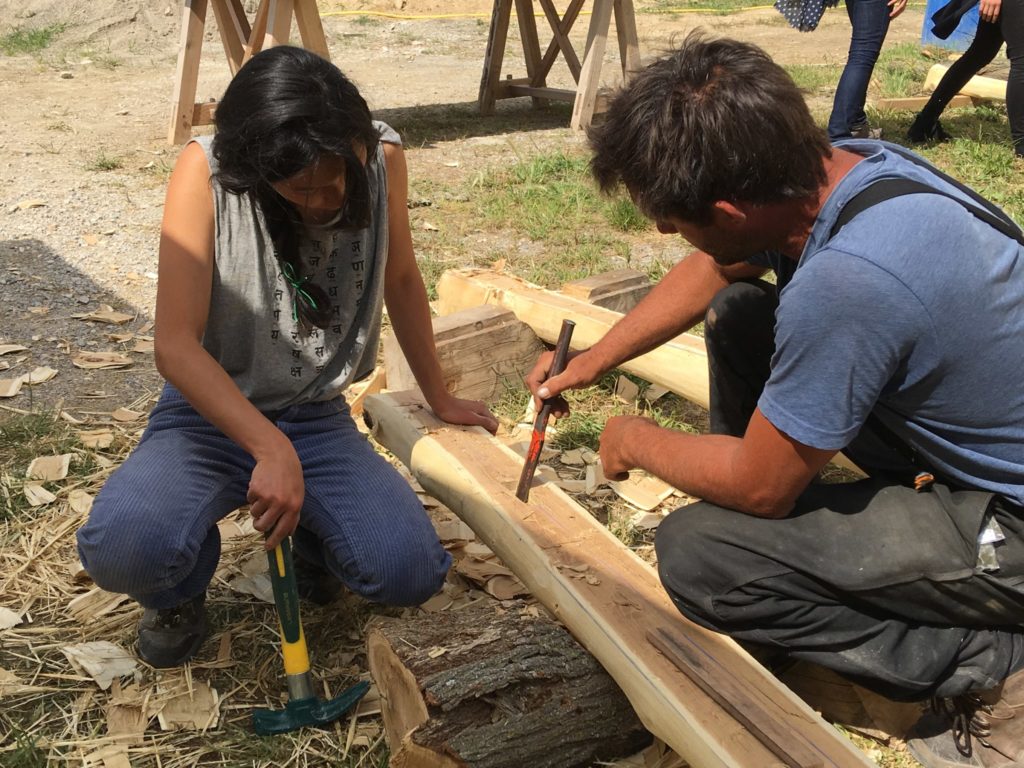 Atelier des Gabionnerie sur l'écoconstruction et le travail du bois