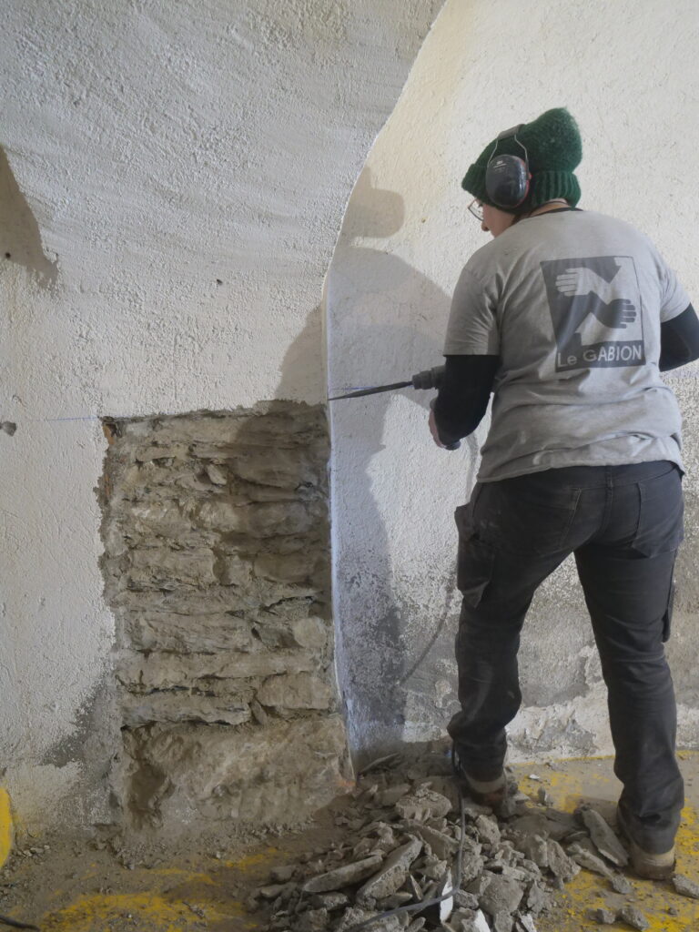 Décroûtage et purge des joints avant soufflage